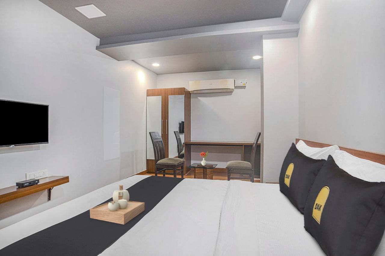 Vaccinated Staff- Townhouse Oak Hotel Silvotel インドール エクステリア 写真