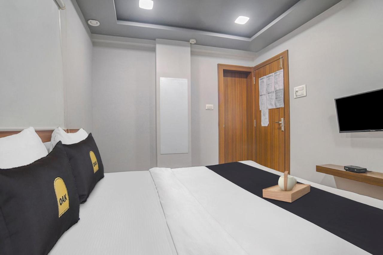 Vaccinated Staff- Townhouse Oak Hotel Silvotel インドール エクステリア 写真