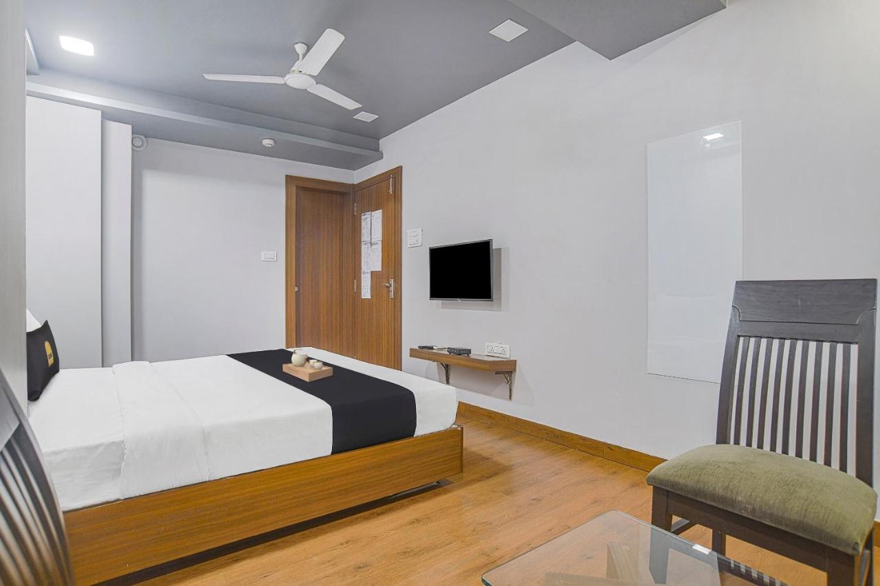 Vaccinated Staff- Townhouse Oak Hotel Silvotel インドール エクステリア 写真